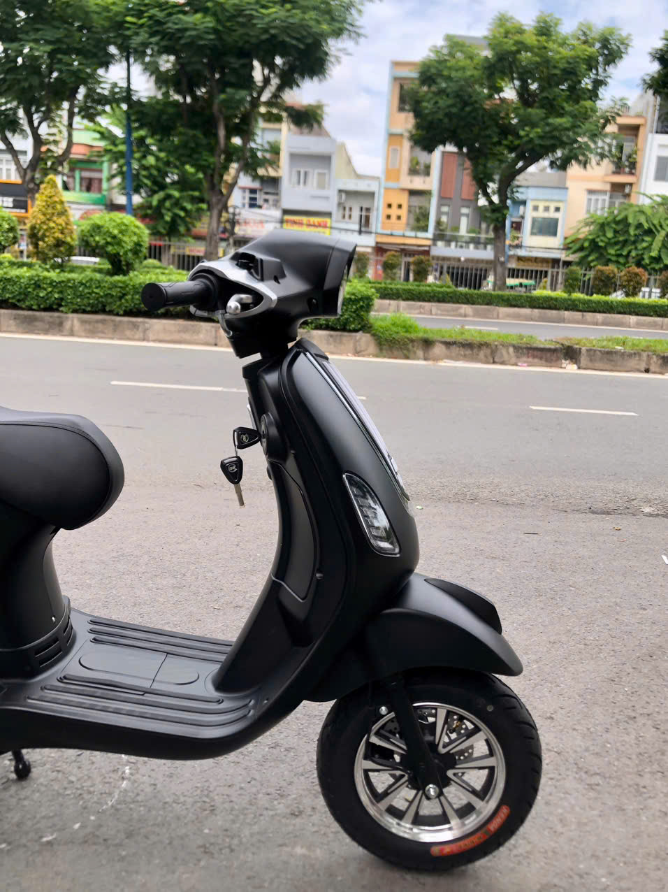 Xe Ga 50cc DK Roma Lite S Đ&egrave;n Lục Gi&aacute;c