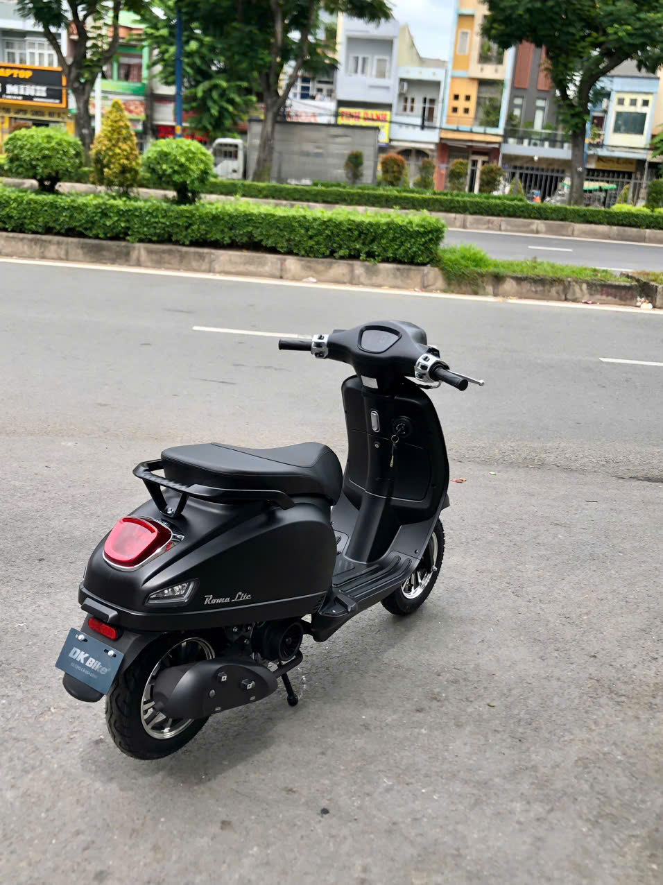 Xe Ga 50cc DK Roma Lite S Đ&egrave;n Lục Gi&aacute;c