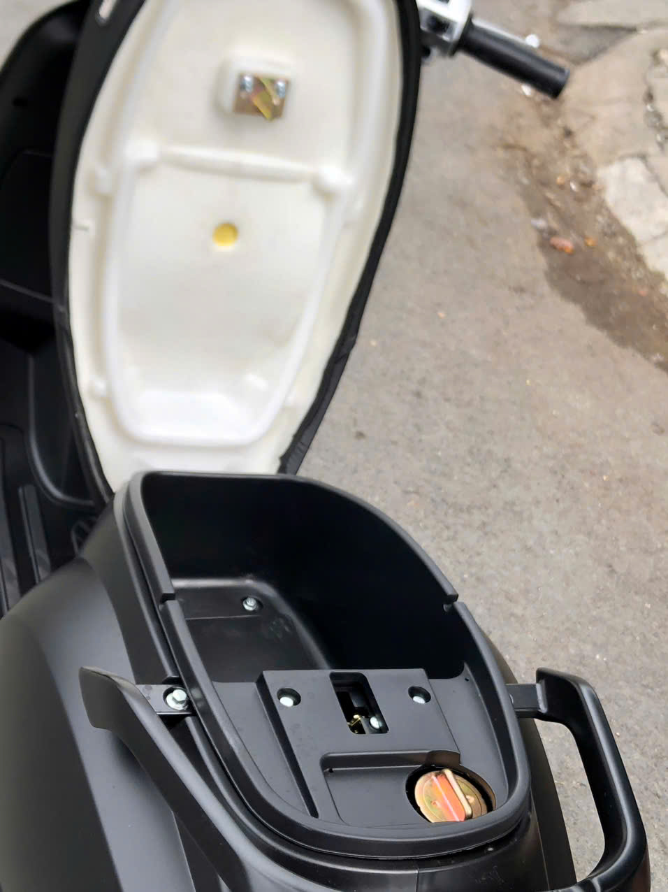 Xe Ga 50cc DK Roma Lite S Đ&egrave;n Lục Gi&aacute;c