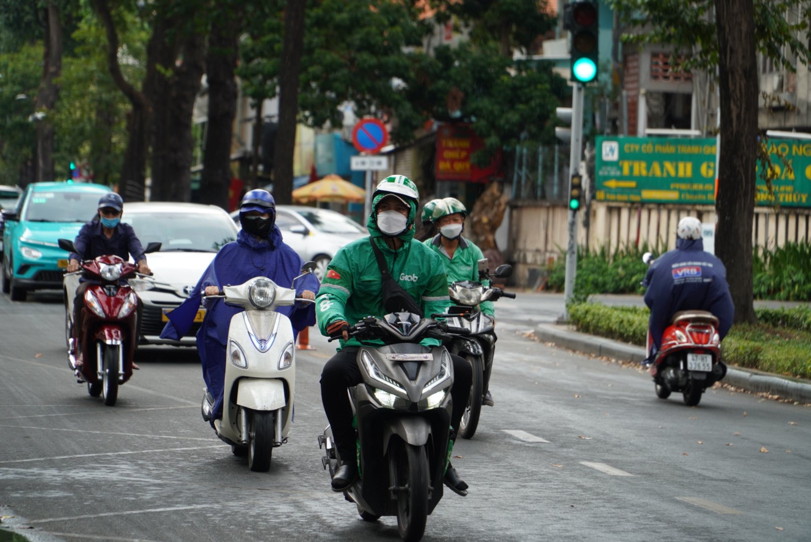 Xe ôm công nghệ chạy điện: Bước đi chiến lược của TP.HCM vì tương lai xanh