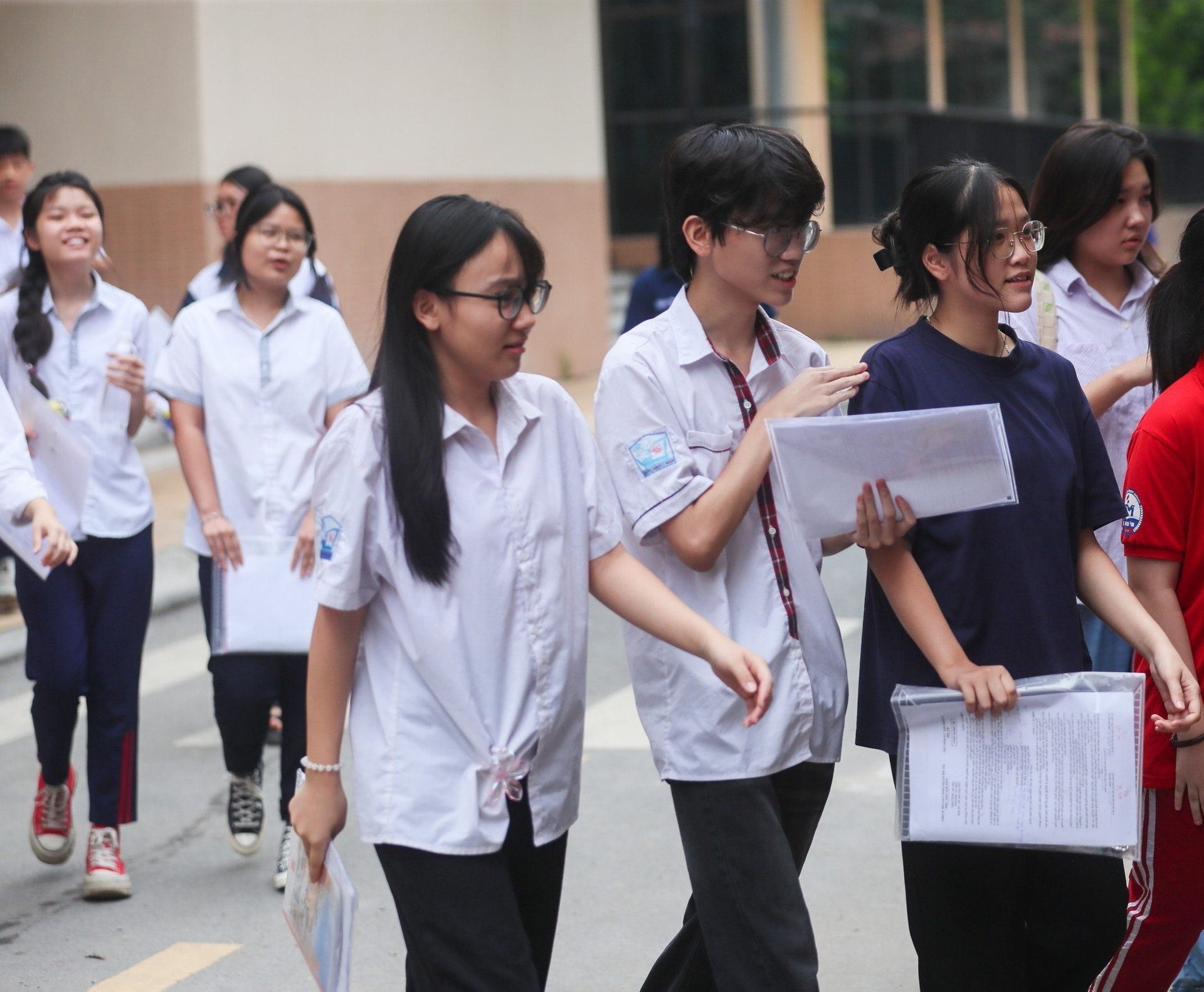 Vì sao phụ huynh quyết bám trường công lập?